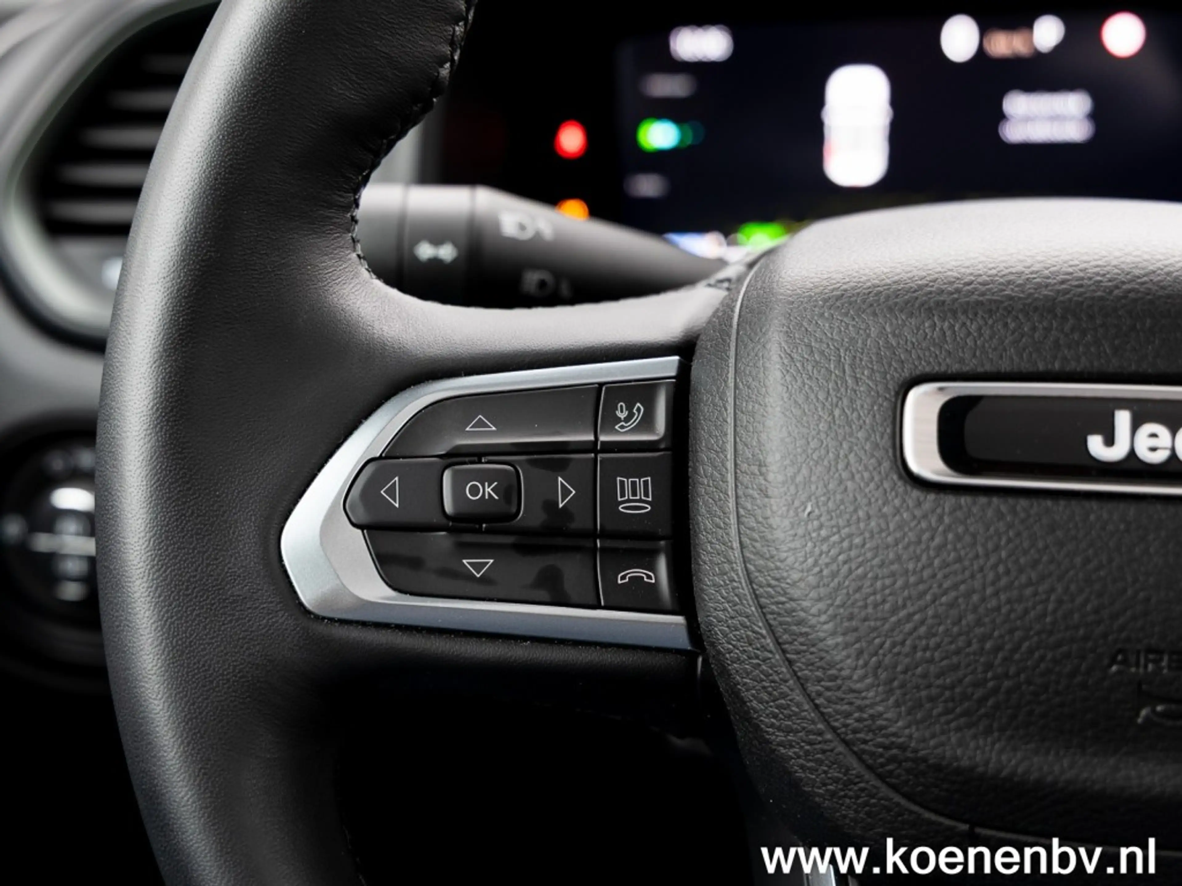 Jeep Renegade 4XE 240pk Auto PHEV North Star PANO / CLIMA / ADAP — photo 22