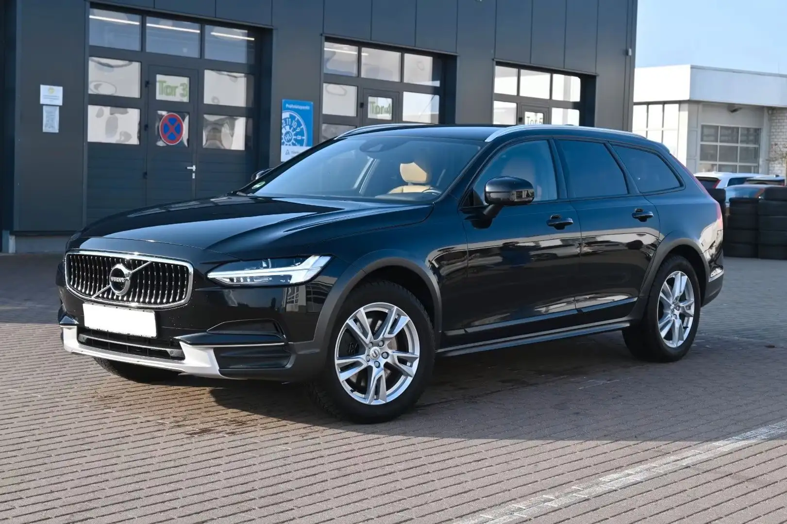 Volvo V90 Cross Country V90 CC Cross Country*D4 AWD*STHZ*RFK Zwart - 1