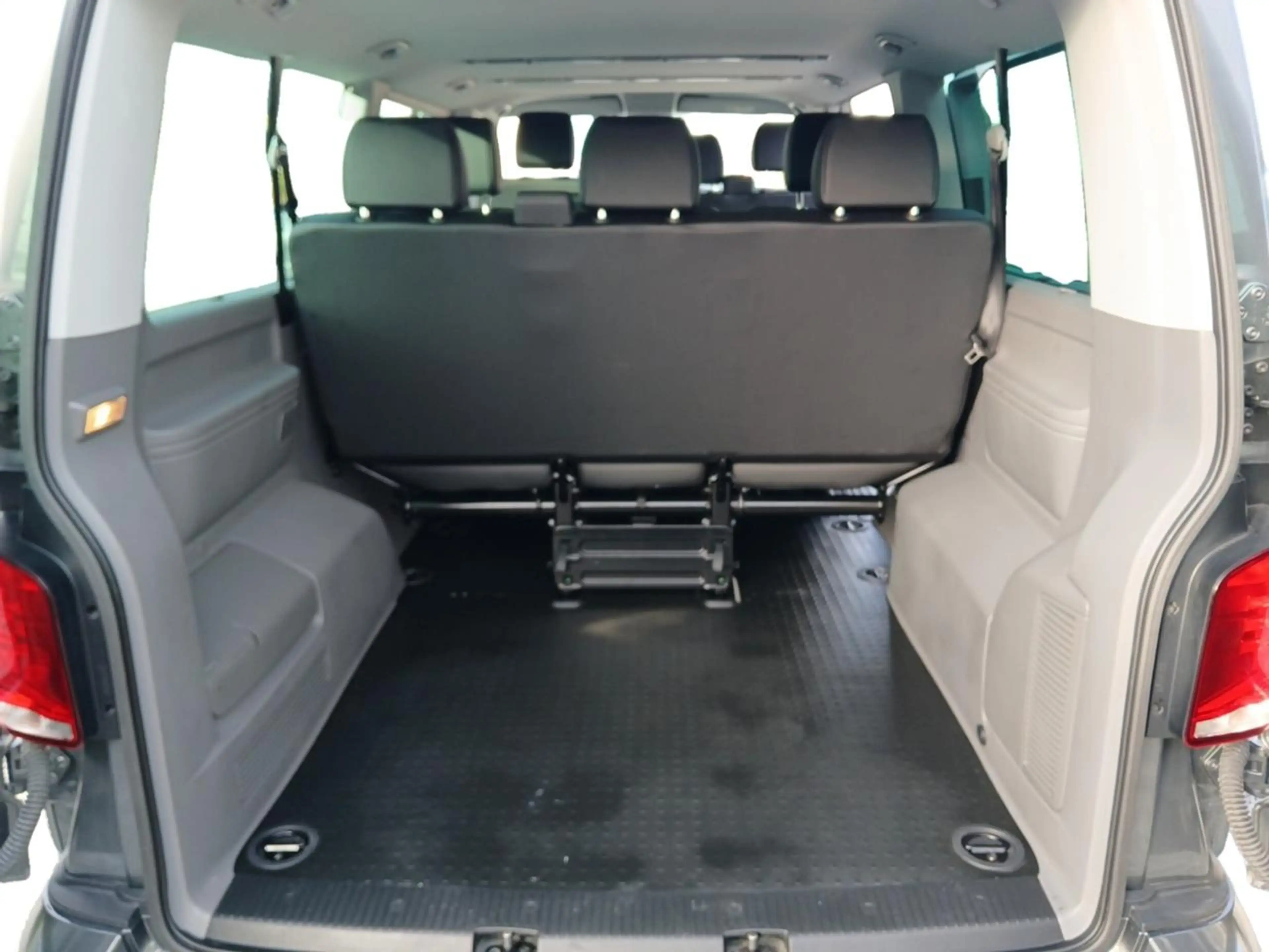 Volkswagen Transporter Transporter T6.1 1200 Caravelle Lwb 2.0 TDi SCR BMT Comfortline 9Pl. DSG (EU6d) — photo 6