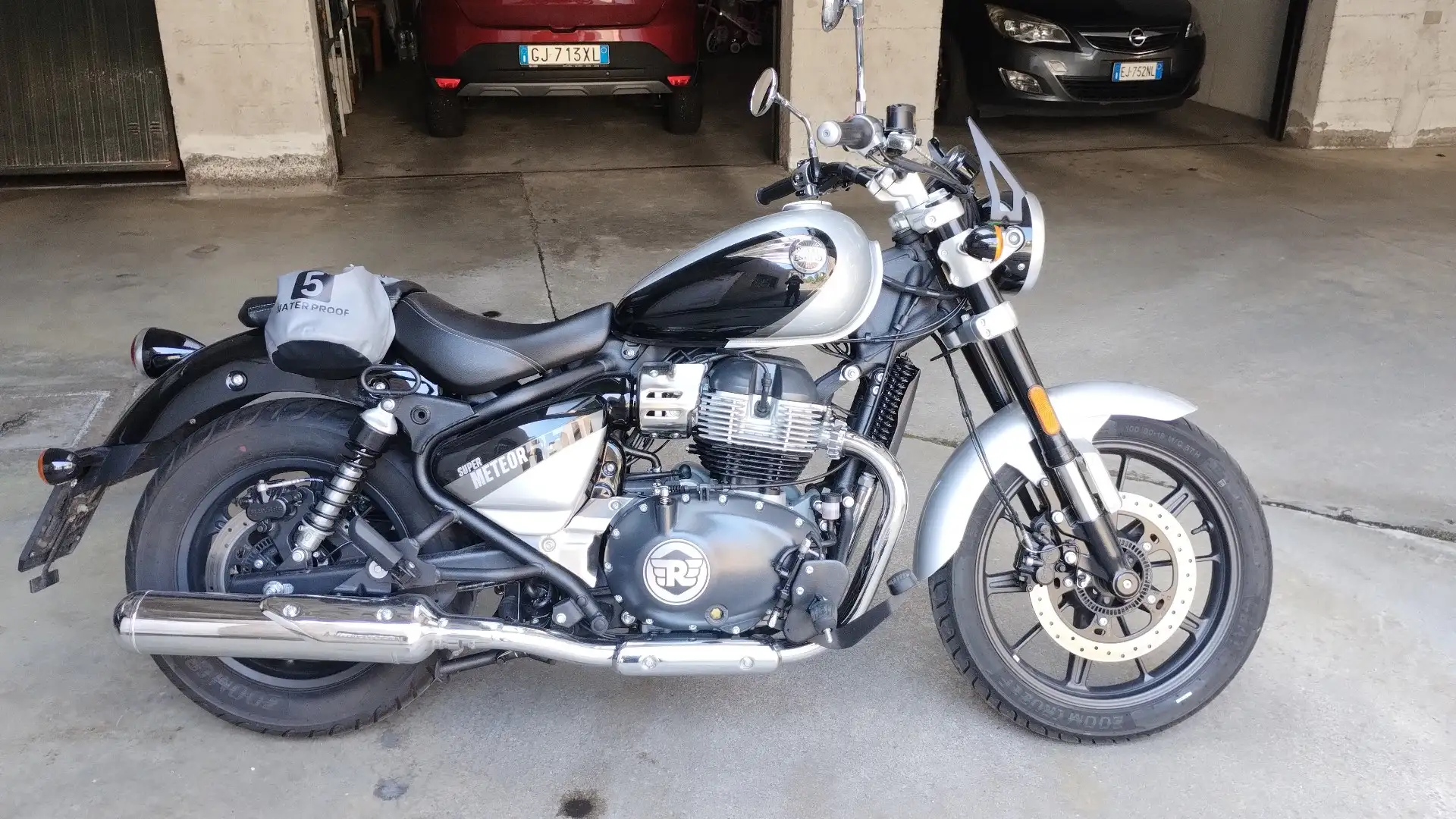 Royal Enfield Super Meteor 650 Grigio - 1