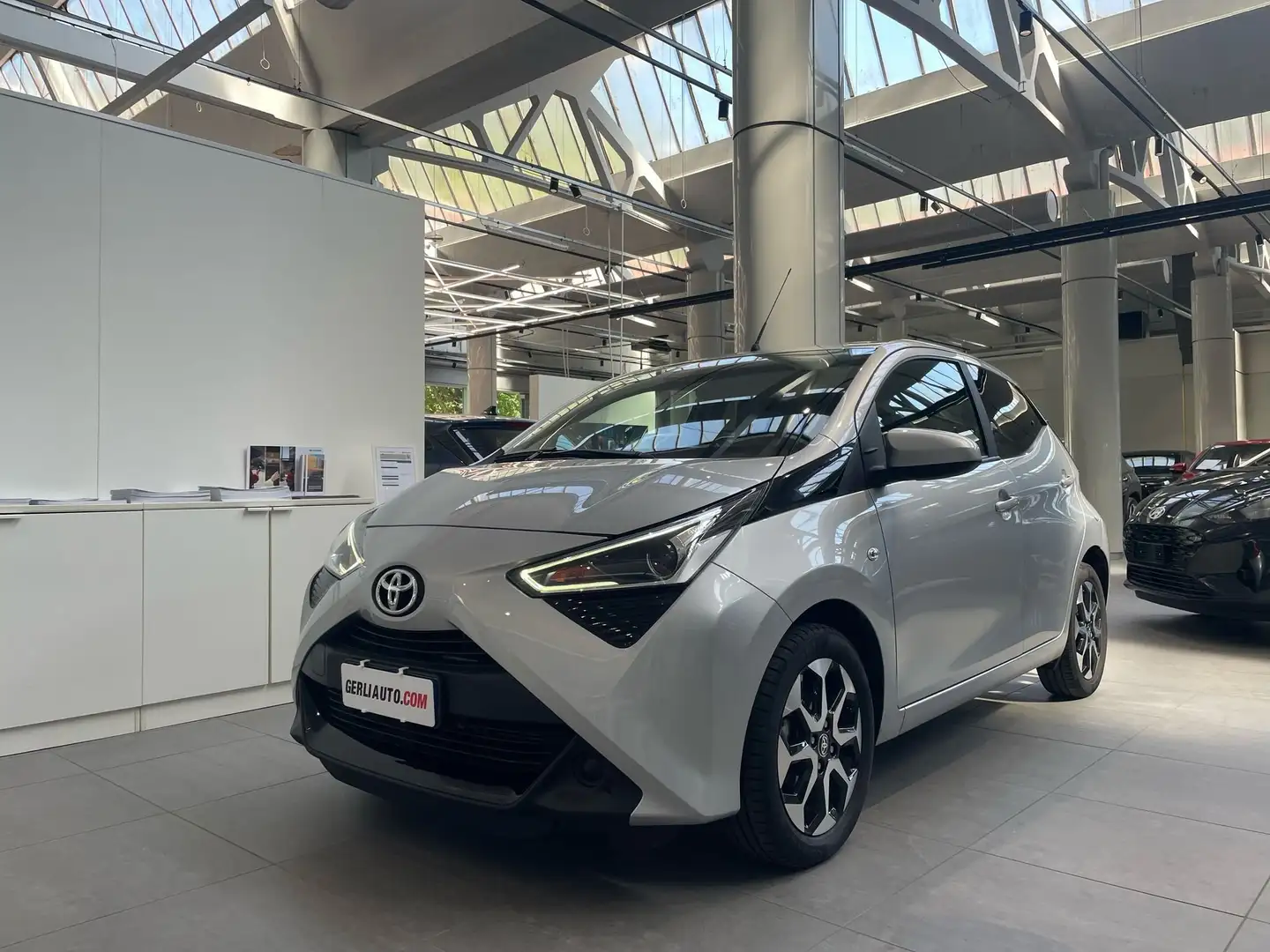Toyota Aygo Aygo 5p 1.0 x-fun 72cv PROMO 48 Grigio - 1