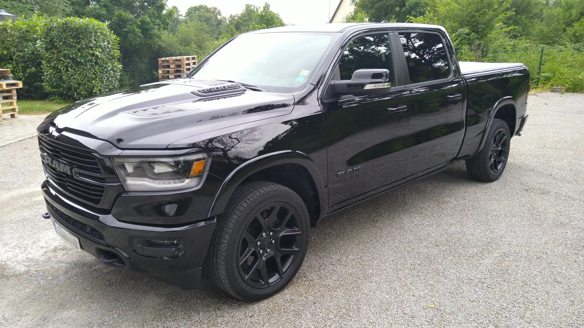 RAM 1500 RAM 1500 Laramie • 5.7 HEMI V8 • 4x4 Schwarz - 1