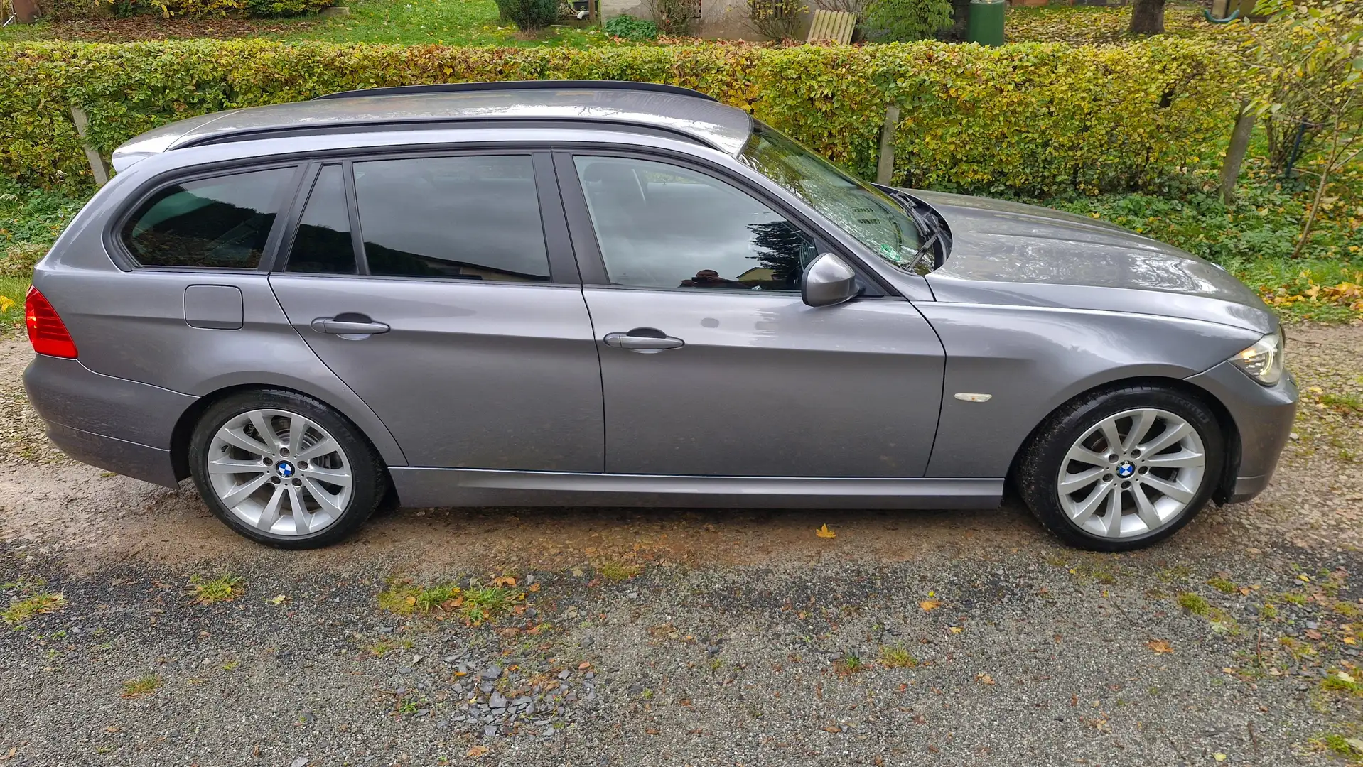 BMW 320 320i Touring Šedá - 2