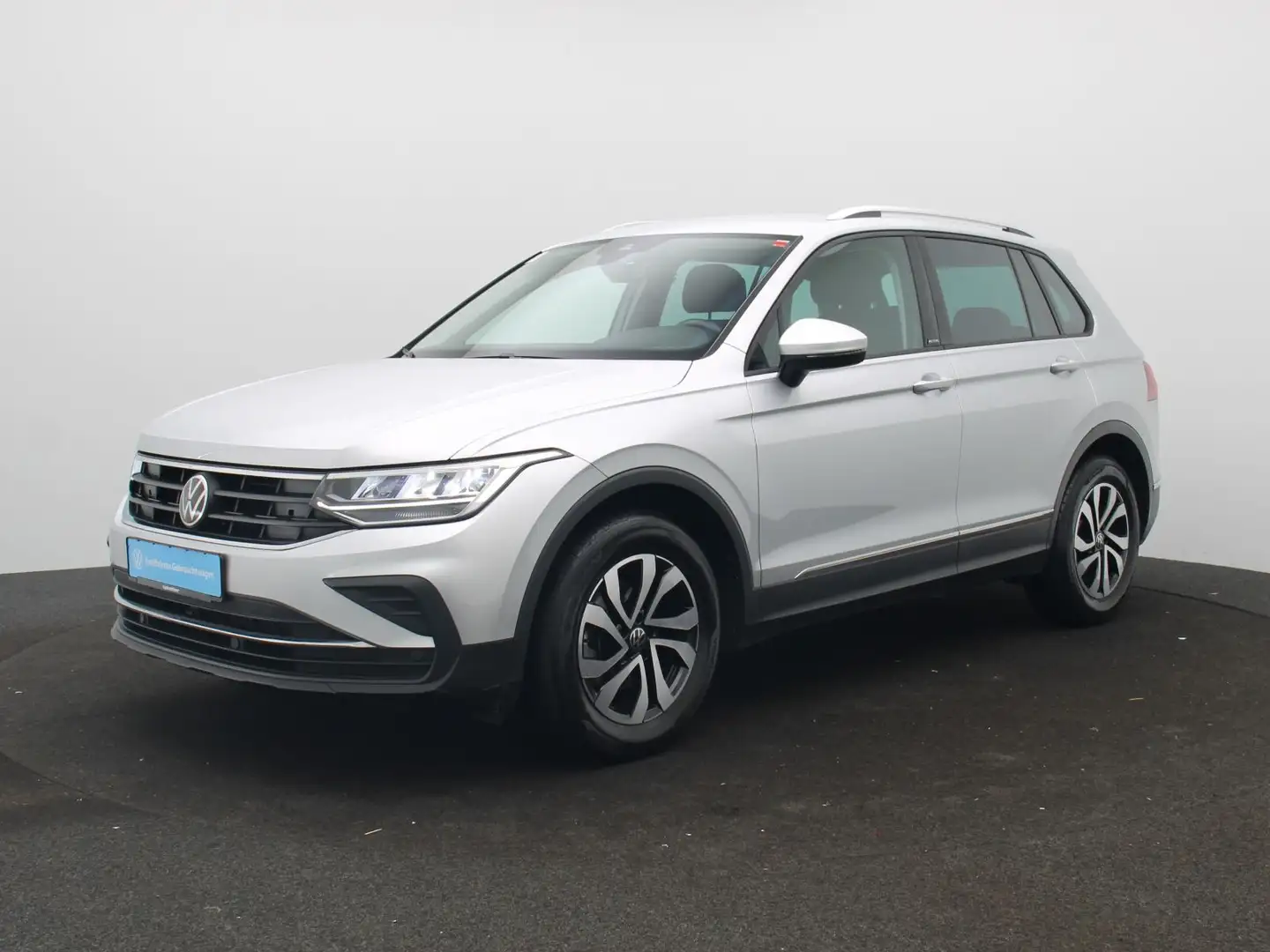Volkswagen Tiguan Active 1.5 TSI DSG / Navi, App, LED, RFK Silber - 2