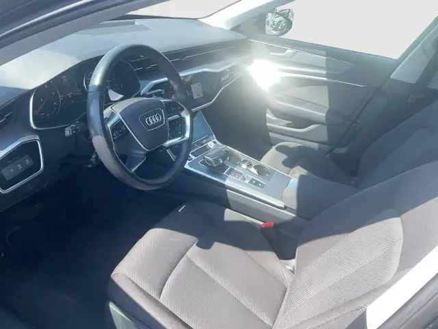 Audi A6 Avant view 9