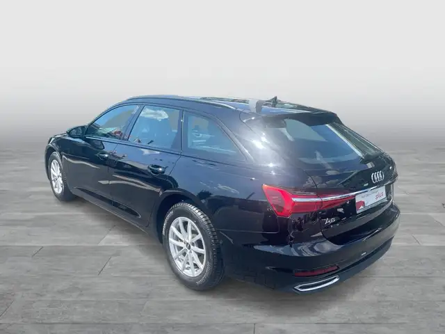 Audi A6 Avant view 3
