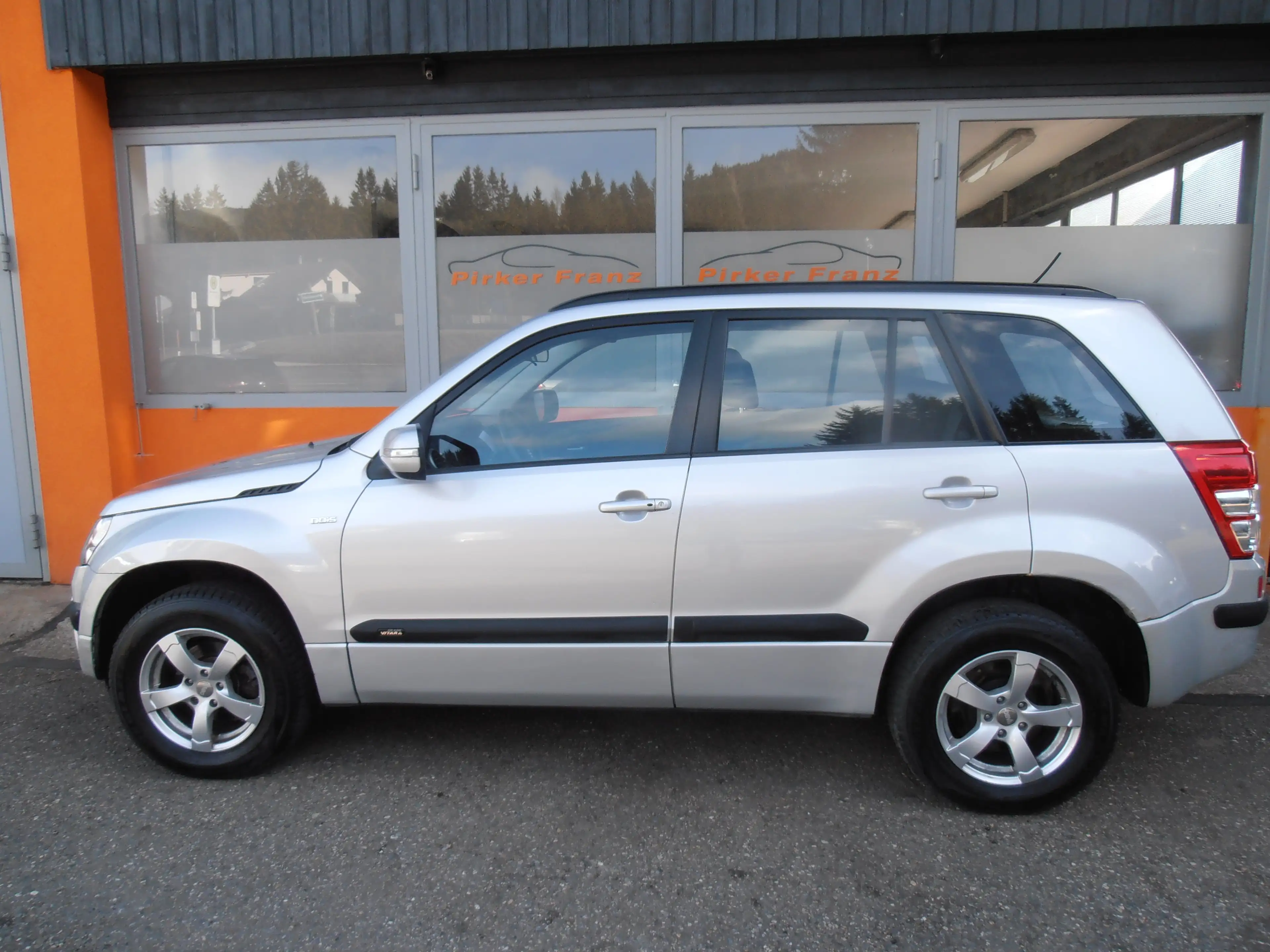 Suzuki Grand Vitara 1.9 DDIS Deluxe 5trg — photo 11