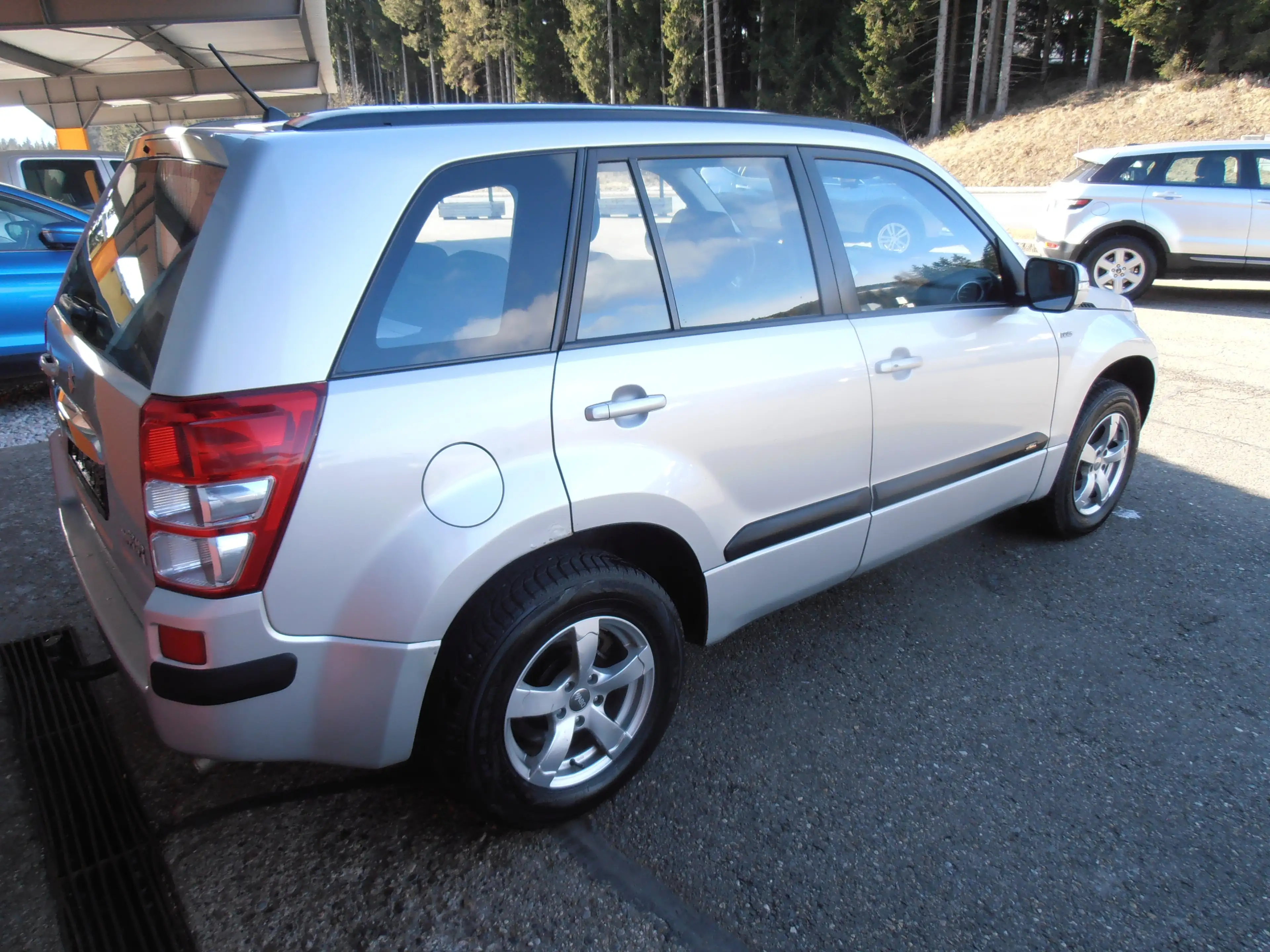 Suzuki Grand Vitara 1.9 DDIS Deluxe 5trg — photo 3
