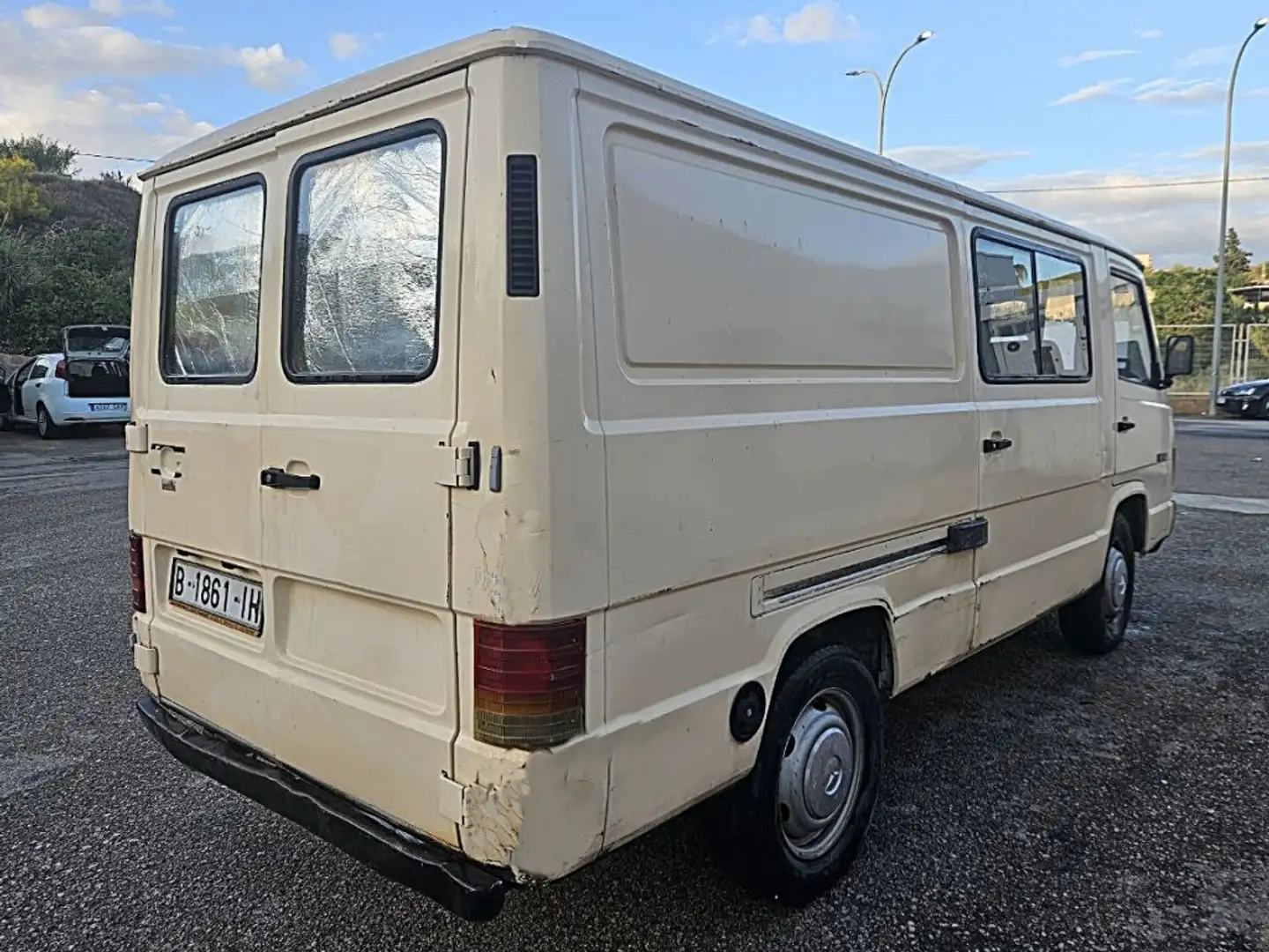 Mercedes-Benz Vito D Combi 108 Amarillo - 2