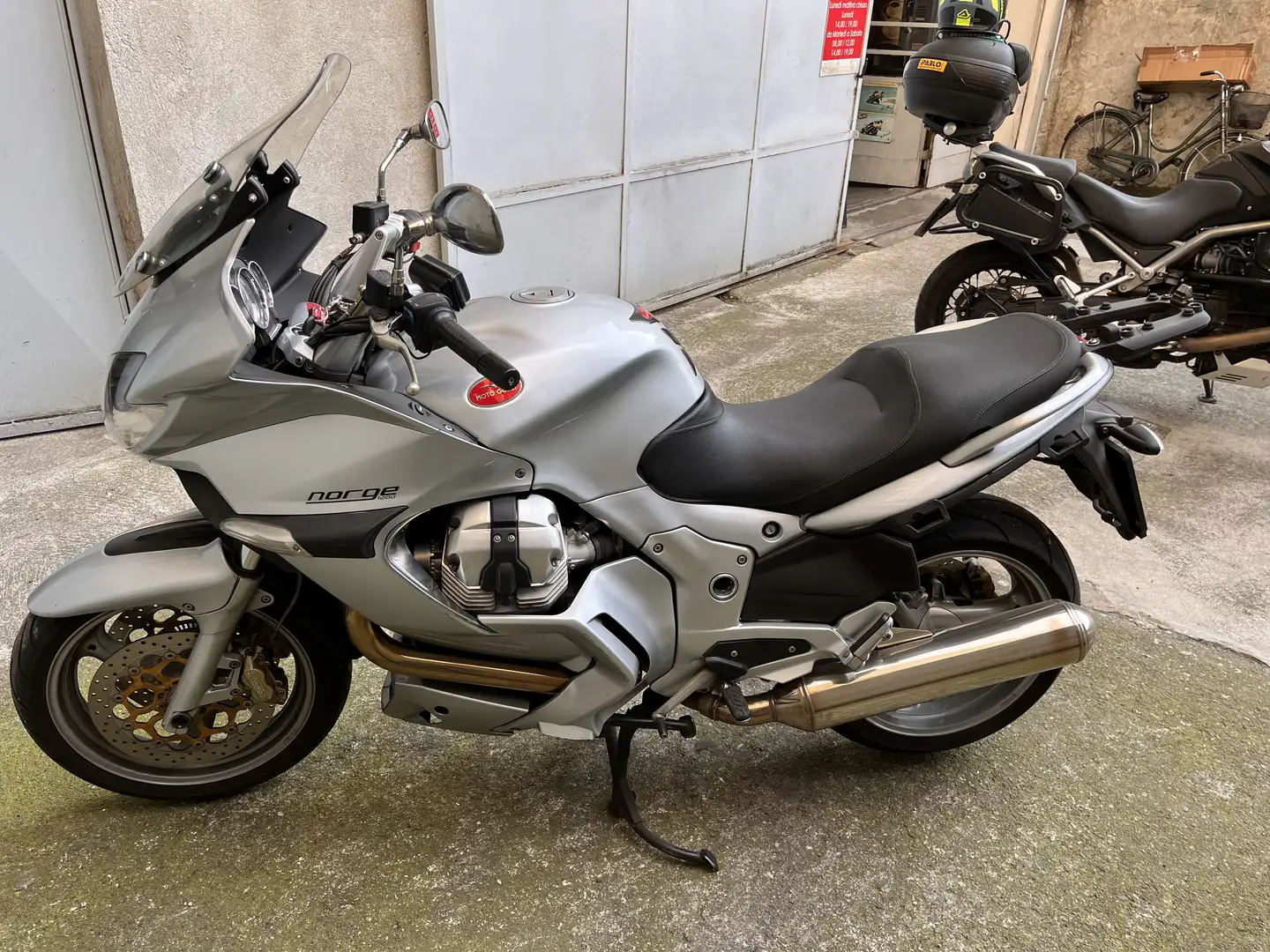 Moto Guzzi Norge 1200 GT Lusso - 2