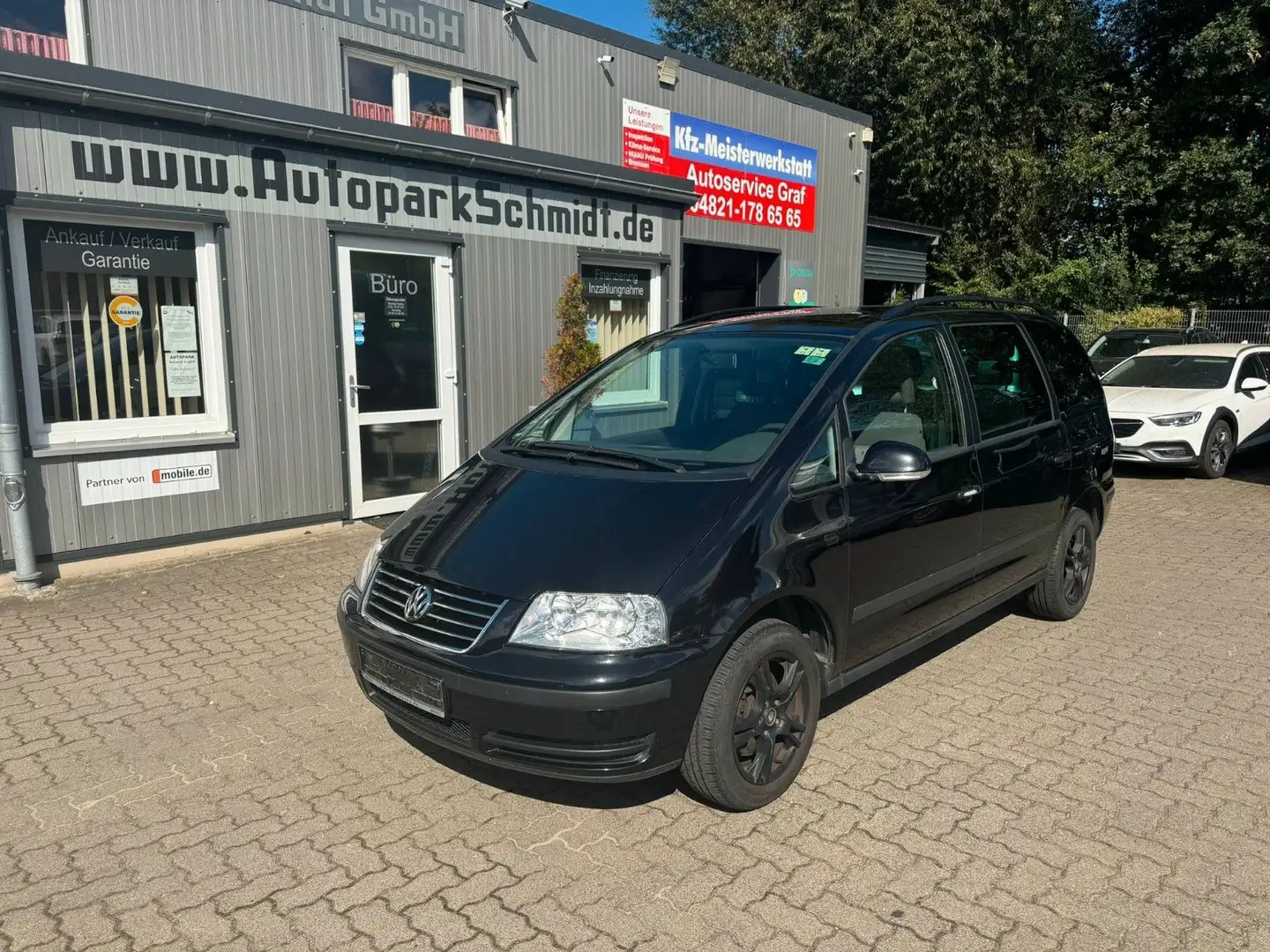 Volkswagen Sharan 7-SITZER°SITZHEIZUNG°AHK°TÜV 11/2026! Schwarz - 1