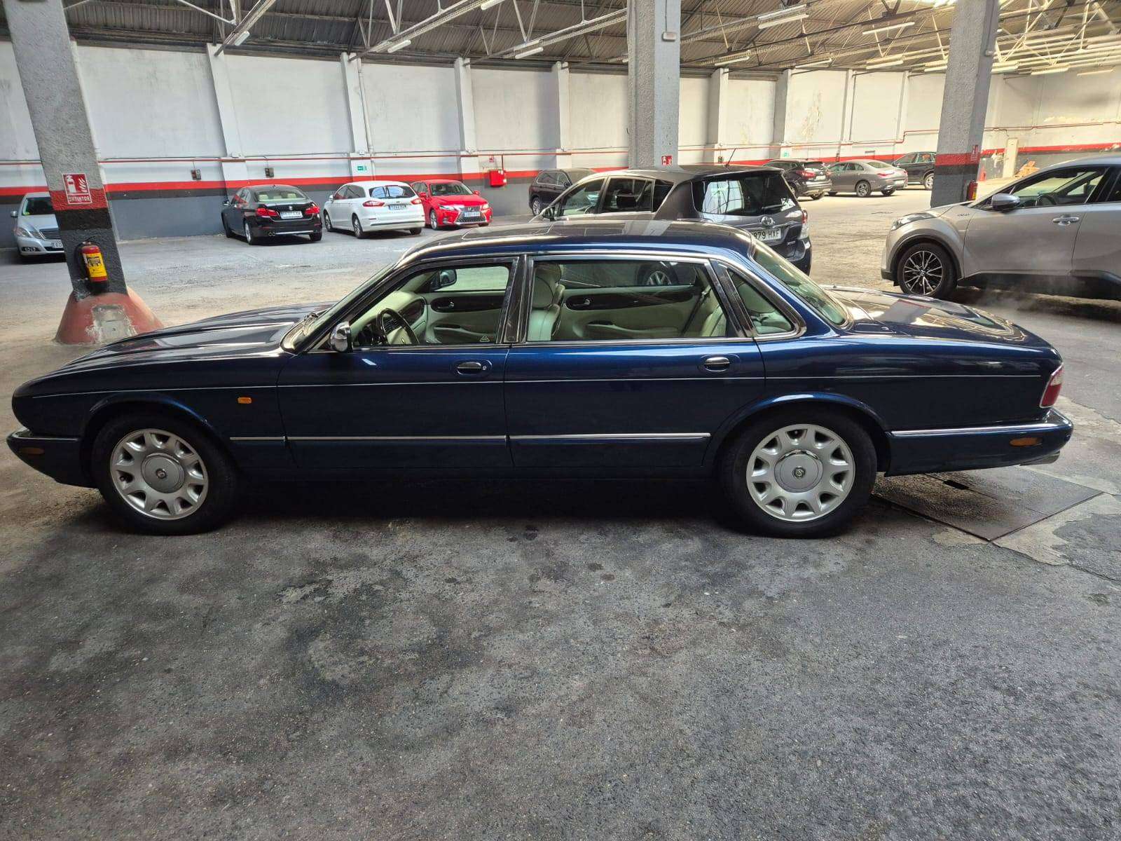 Jaguar XJ Jaguar XJ Daimler SuperV8 - foto 1