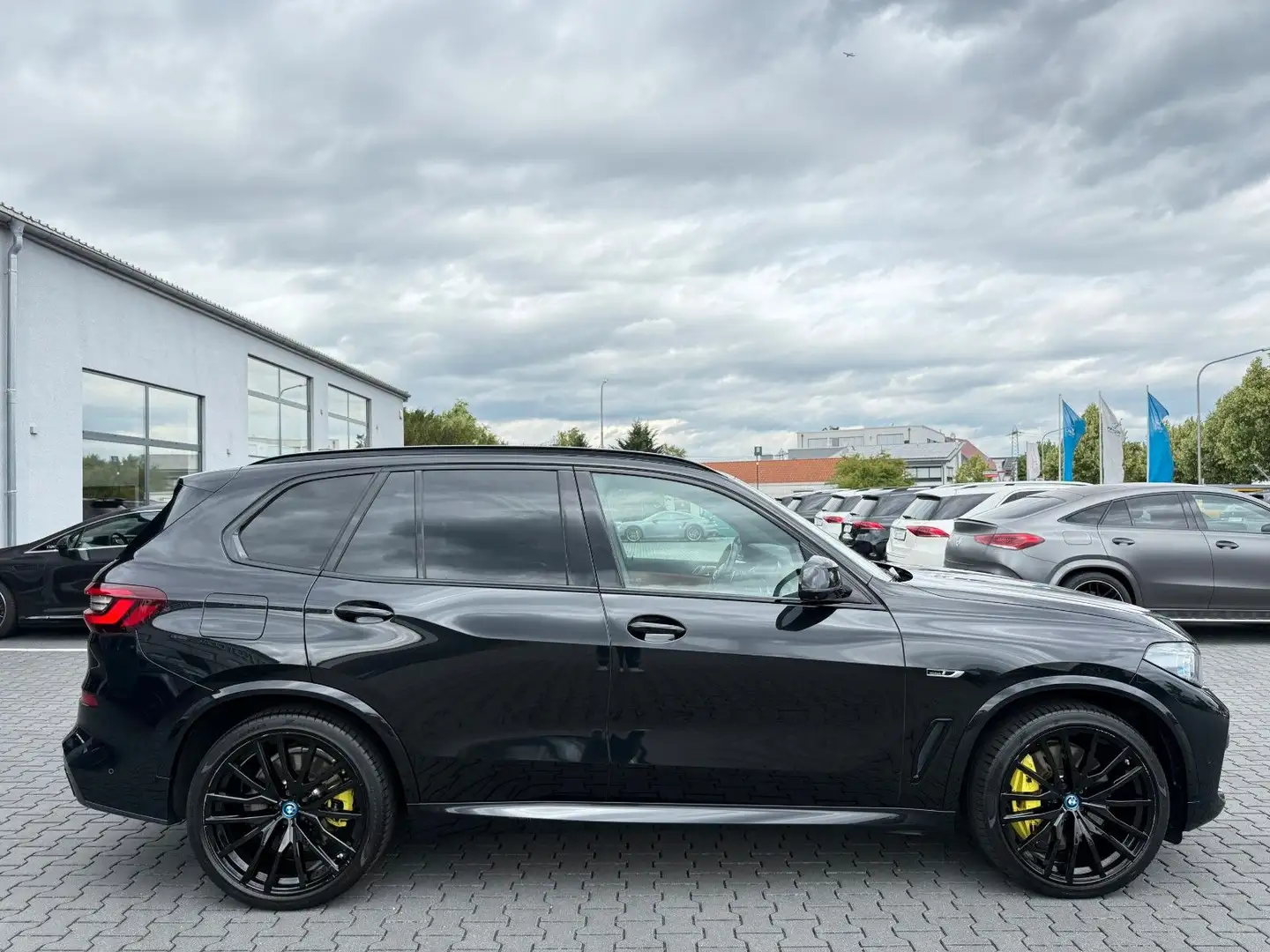 BMW X5 xDrive*45e*MSPORT/INDIVIDUAL*360°ACC*HUD*LASER Noir - 1