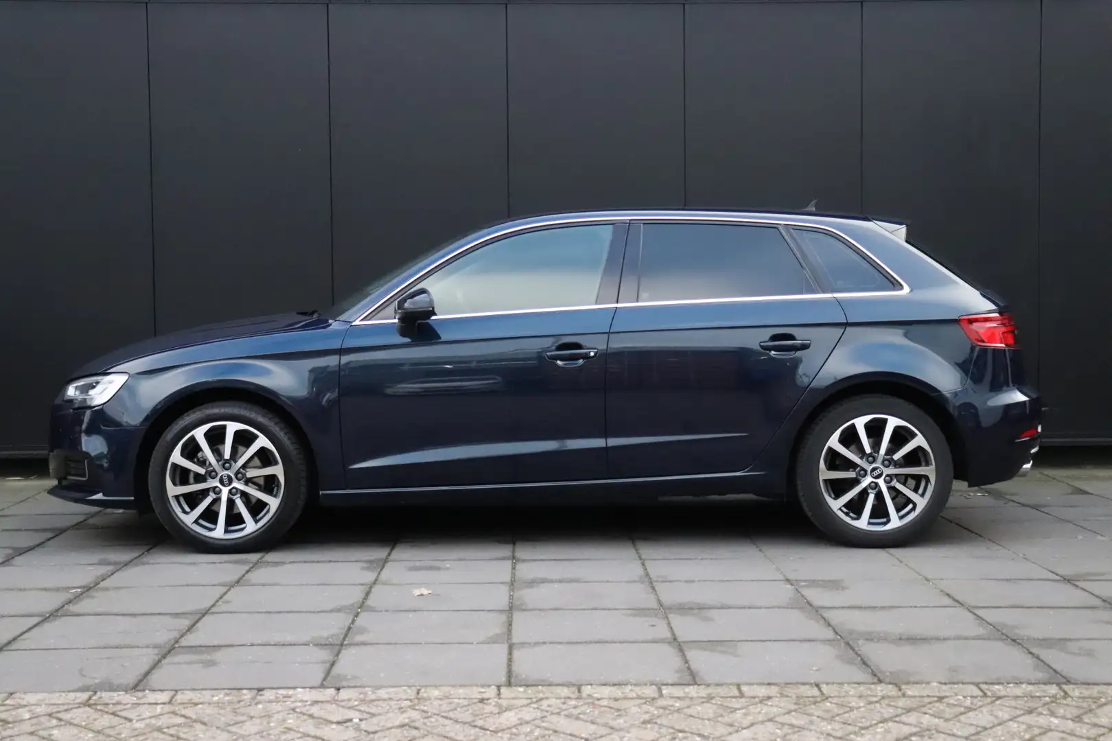 Audi A3 Sportback 35 TFSI CoD Design Pro Line Plus | PDC | Blauw - 2