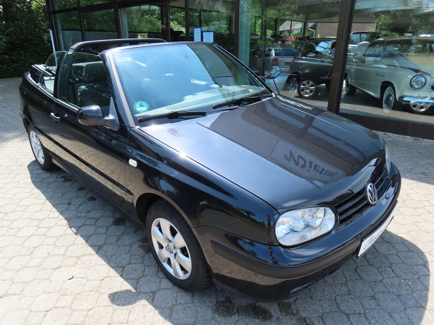 Volkswagen Golf Cabriolet 2.0 Comfortline*HU fällig*braucht Arbeit*3.Hand Black - 1