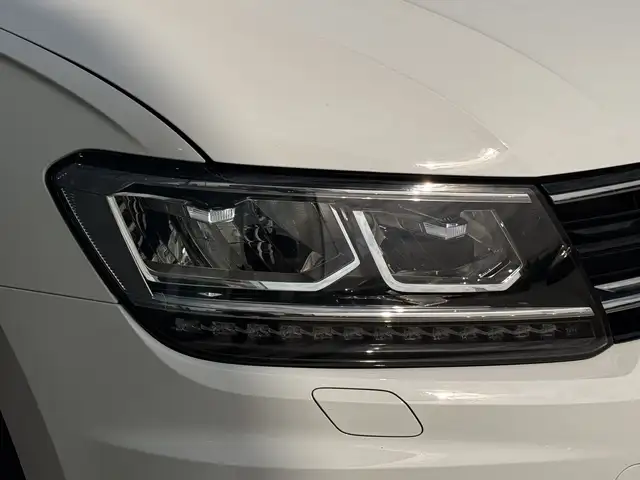 Volkswagen Tiguan view 12