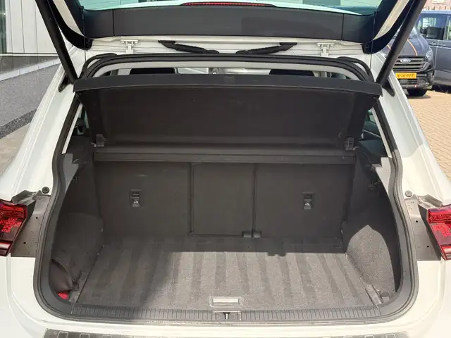 Volkswagen Tiguan view 18