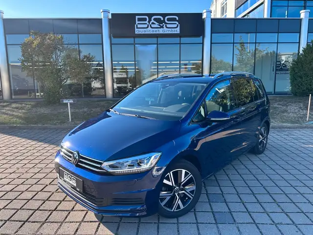 Volkswagen Touran view 2