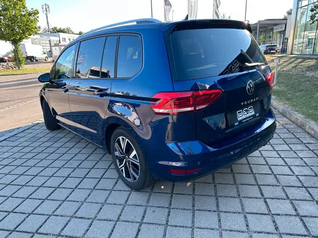 Volkswagen Touran view 5