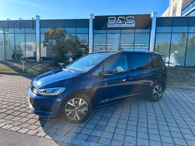 Volkswagen Touran view 4