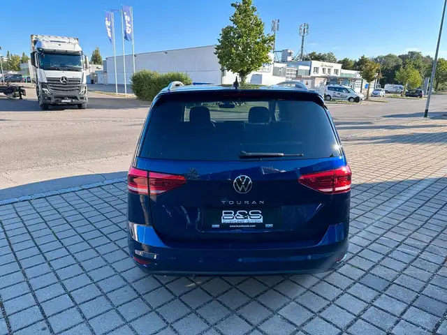 Volkswagen Touran view 6