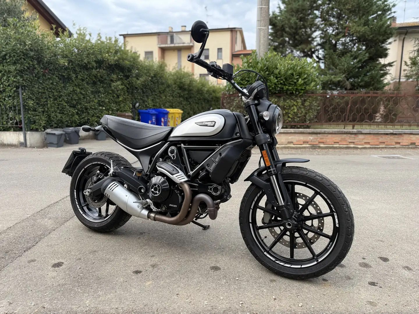 Ducati Scrambler Ducati Scrambler 800 Icon Dark - 1