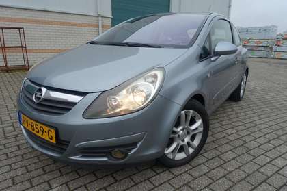 Opel Corsa 1.4-16V Sport - lm velgen & all season banden - el