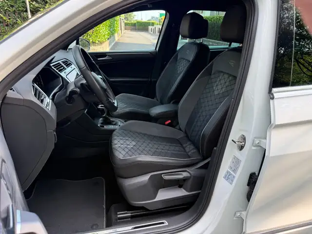 Volkswagen Tiguan view 6