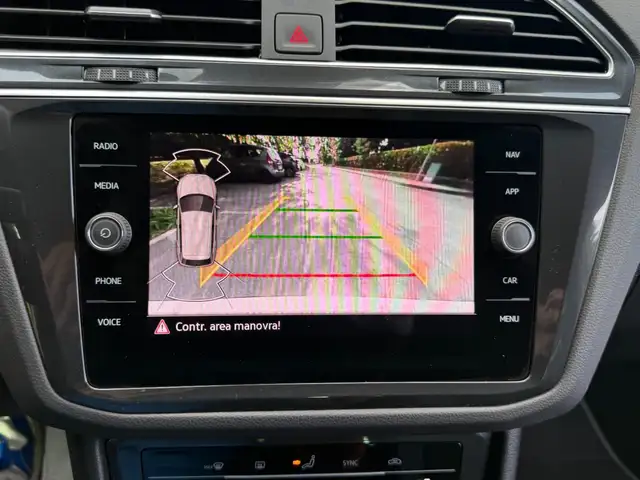 Volkswagen Tiguan view 12