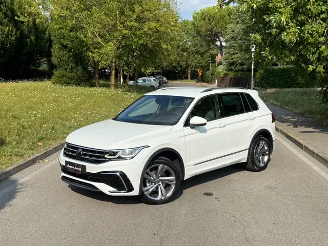 Volkswagen Tiguan view 15