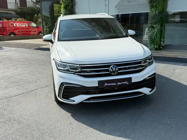 Volkswagen Tiguan view 2