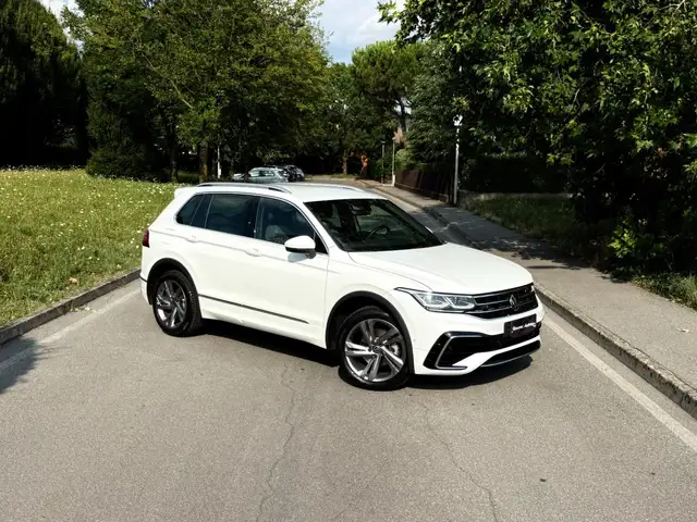 Volkswagen Tiguan view 13