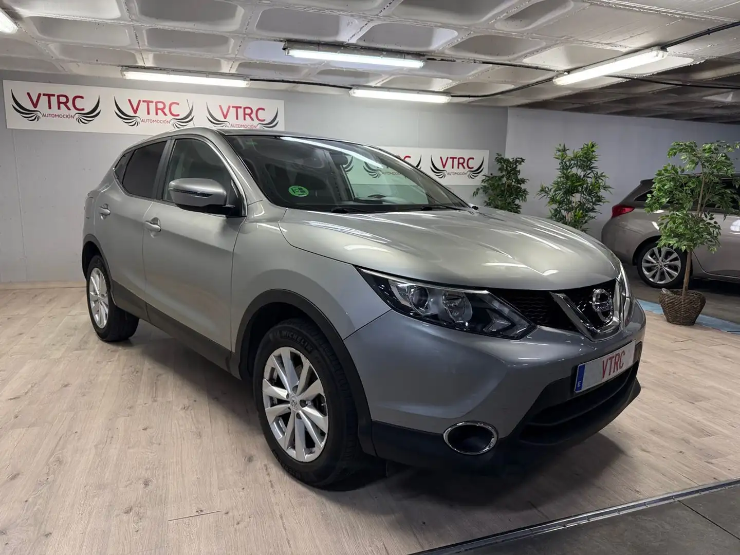 Nissan Qashqai 1.2 DIG-T 360 Plateado - 1