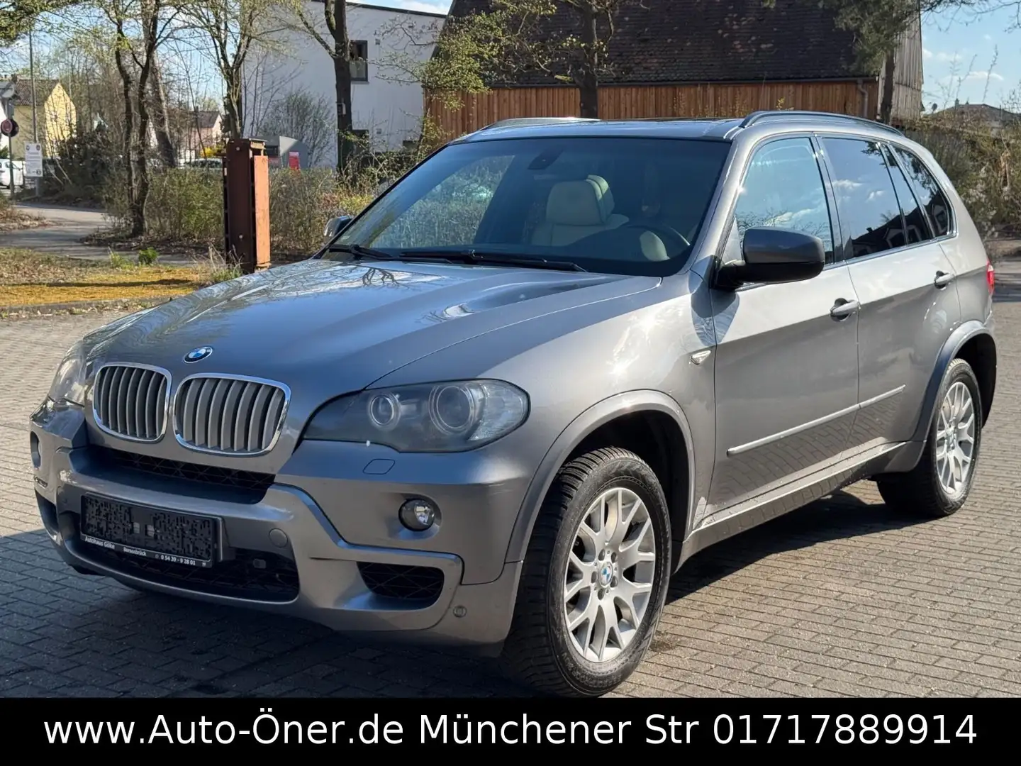 BMW X5 xDrive35d M-Paket Grijs - 1