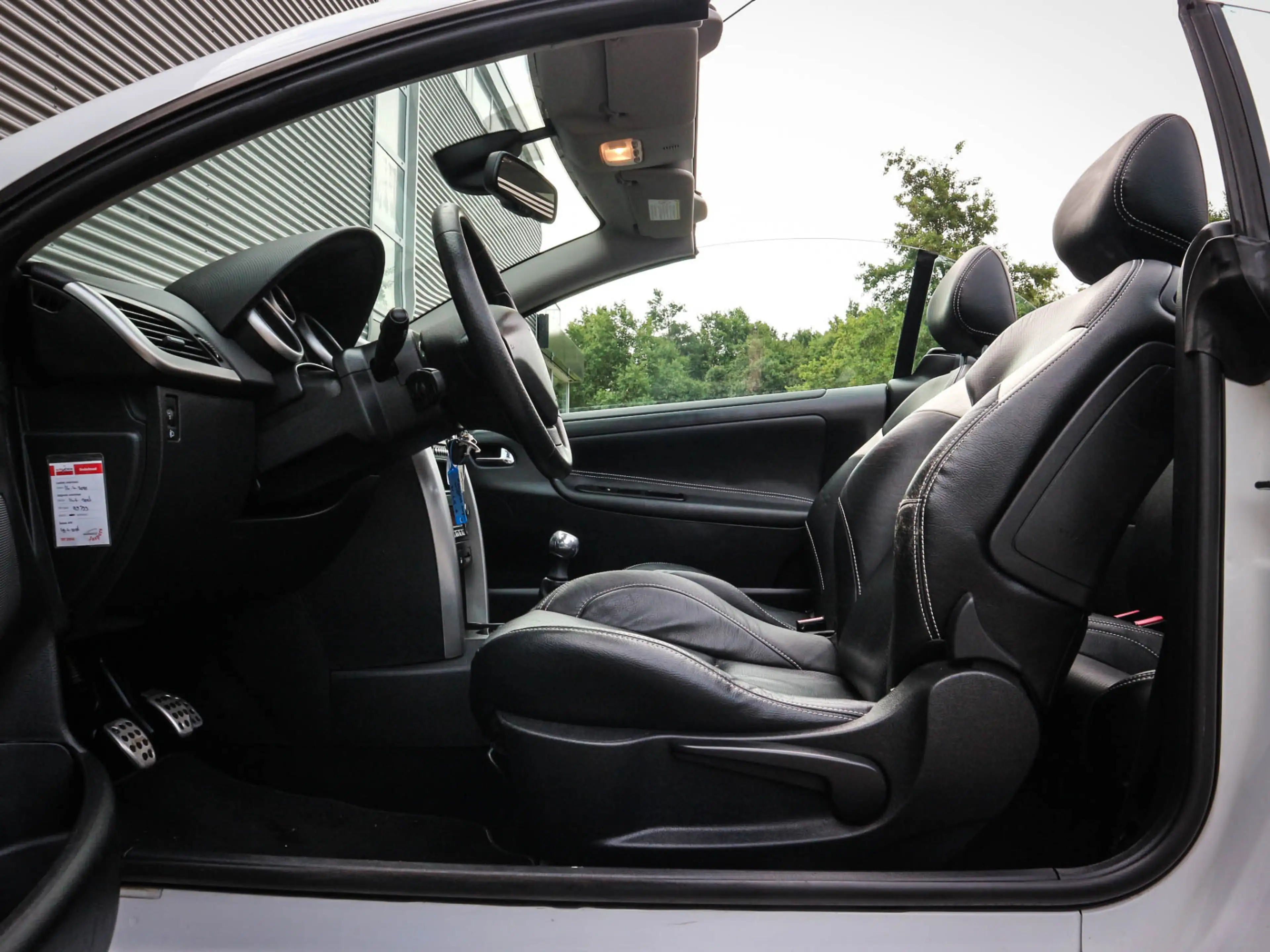 Peugeot 207 CC 1.6 VTi Noir & Blanc | Clima | Cruise | Audio | — photo 3