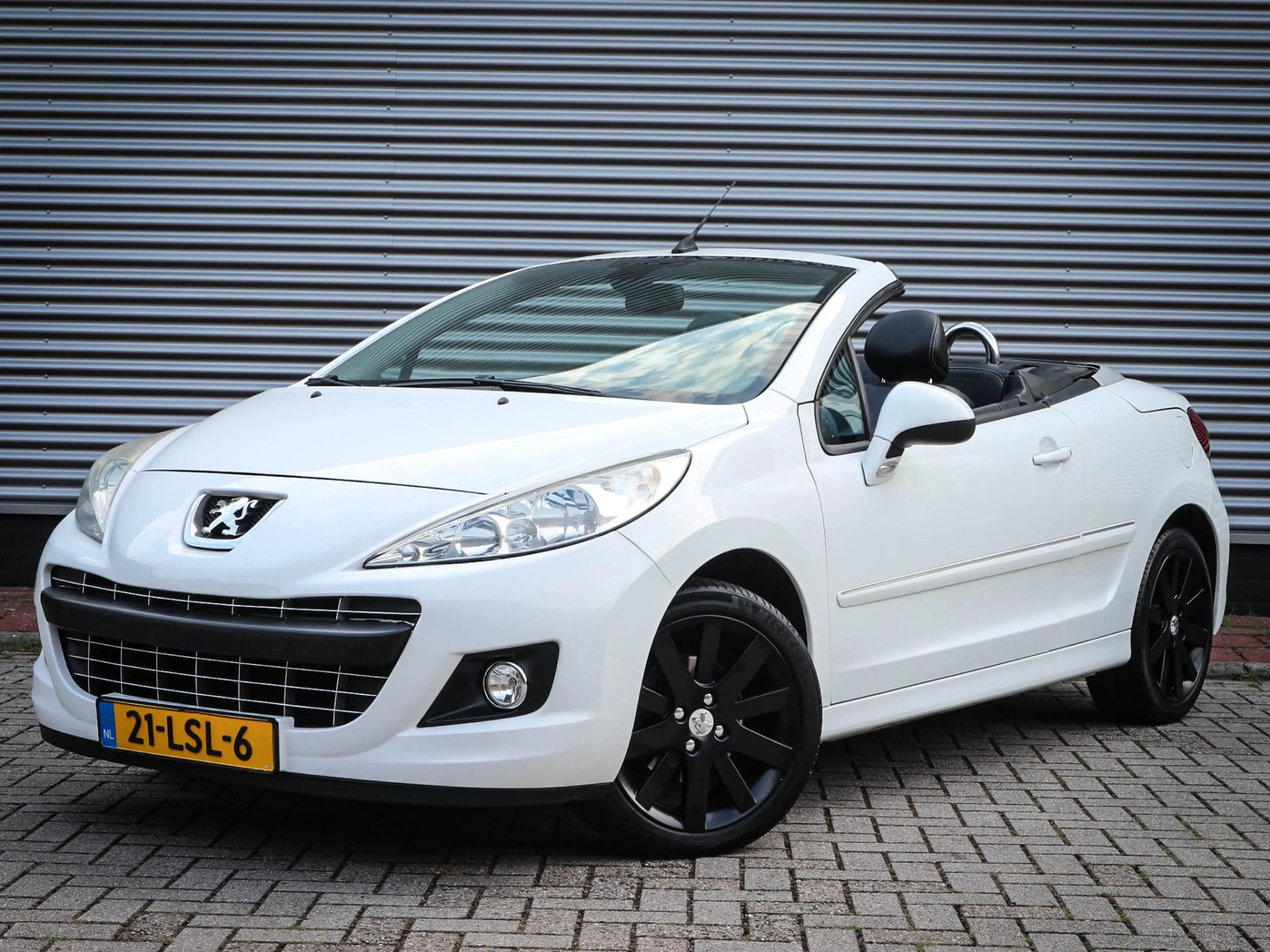 Peugeot 207 CC 1.6 VTi Noir & Blanc | Clima | Cruise | Audio | — photo 9