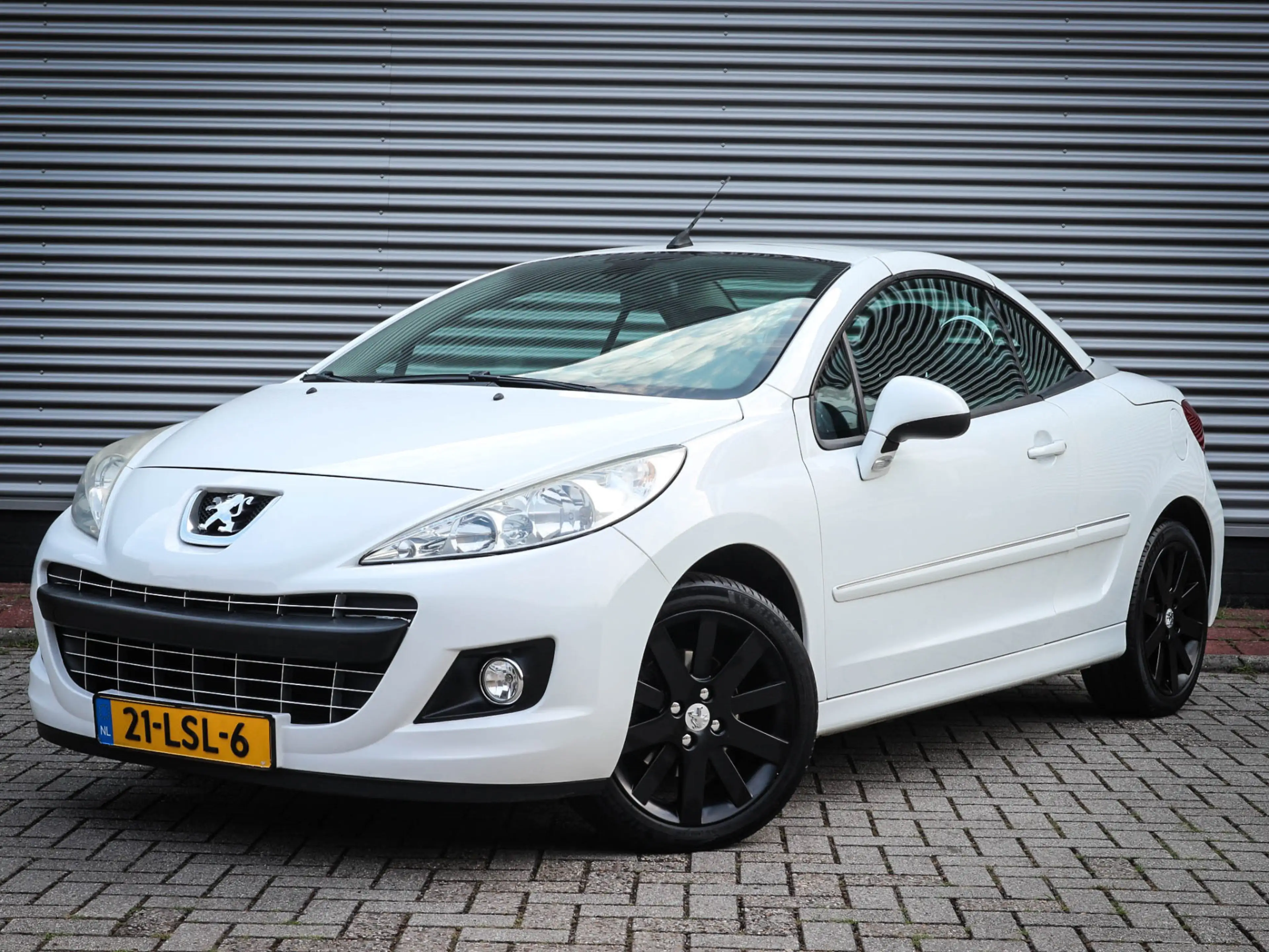 Peugeot 207 CC 1.6 VTi Noir & Blanc | Clima | Cruise | Audio | — photo 2