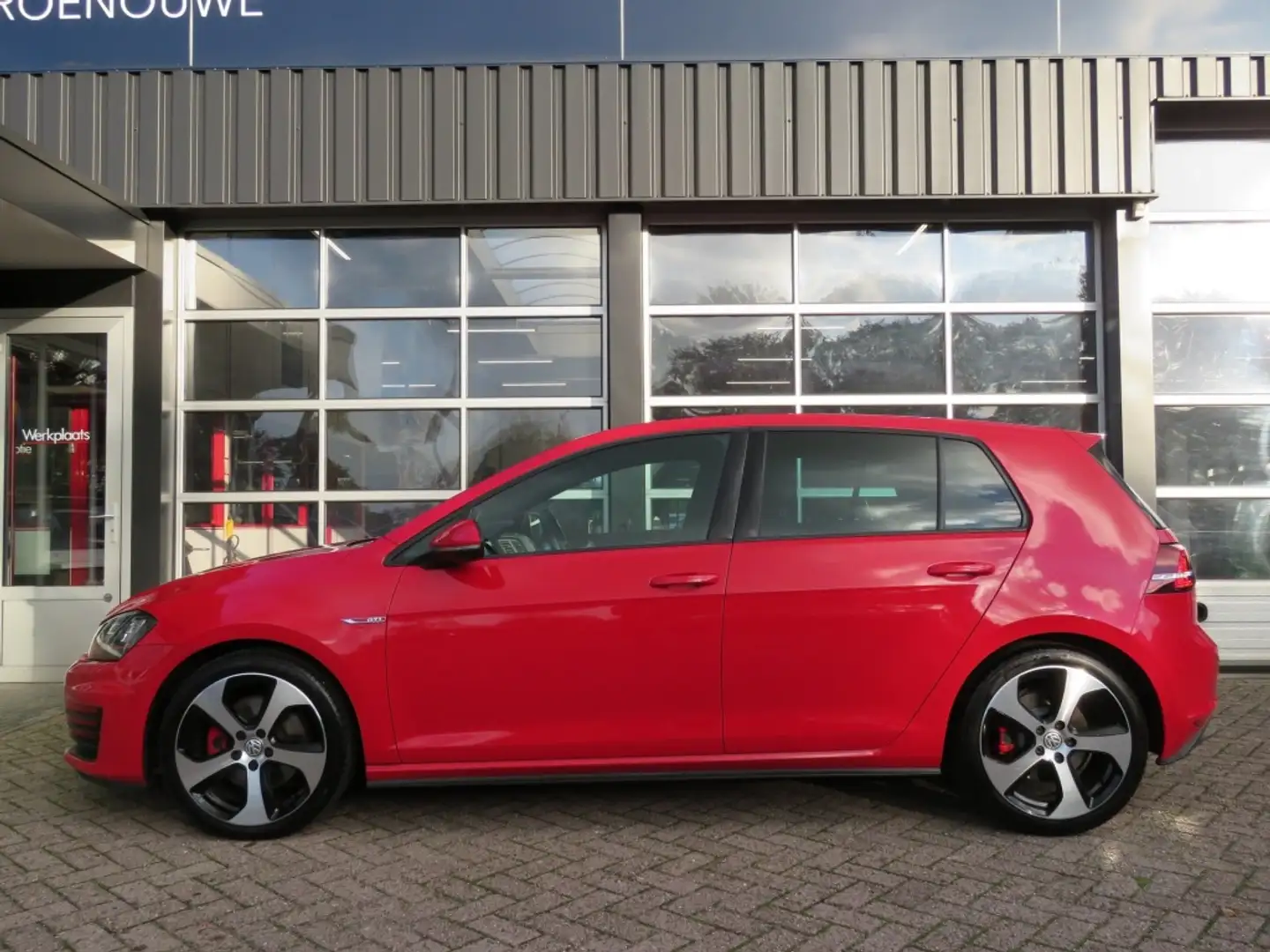 Volkswagen Golf 2.0 TSI GTI 220PK / 18Inch / Xenon / Stoelverw. / Rood - 2