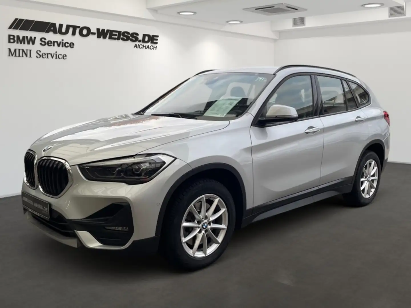 BMW X1 xDrive 20 d Advantage EU6d Navi LED El. Heckklappe Silber - 1