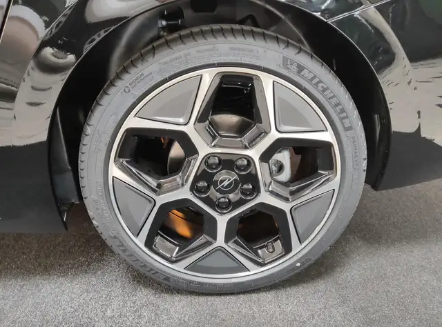 Opel Astra view 5