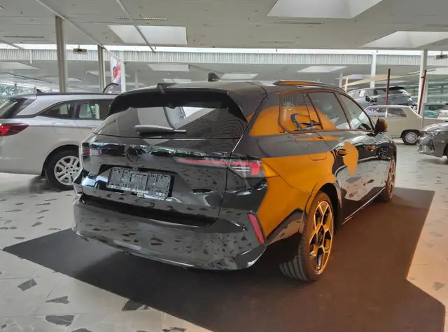 Opel Astra view 8