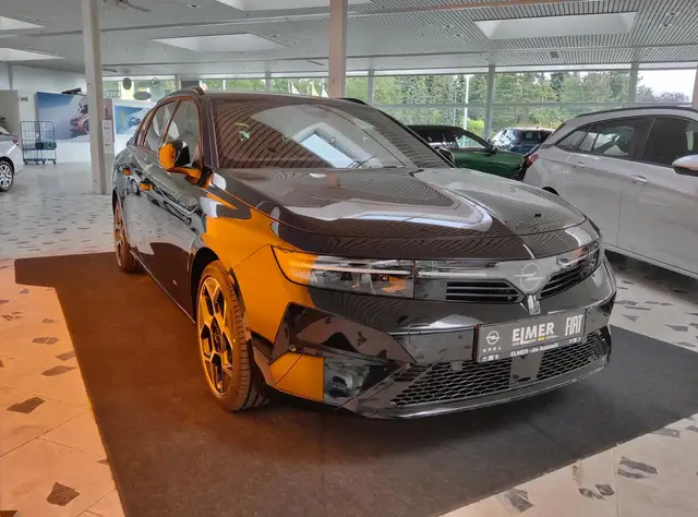 Opel Astra view 3