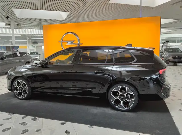 Opel Astra view 4