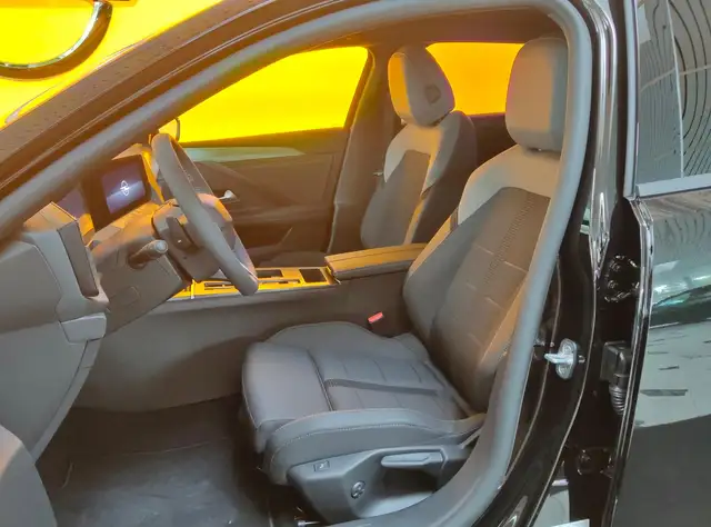 Opel Astra view 12