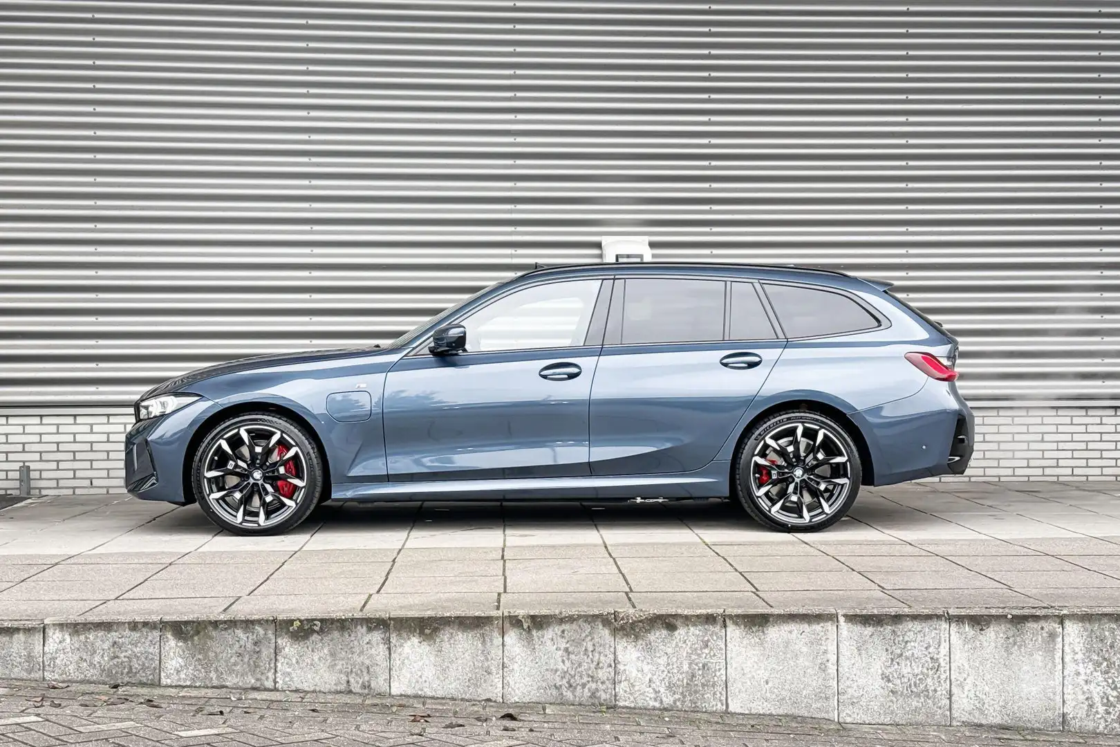 BMW 330 3 Serie Touring 330e M Sportpakket Pro / Innovatio Blauw - 2