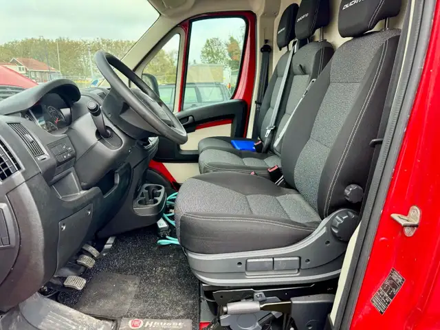 Fiat Ducato view 8