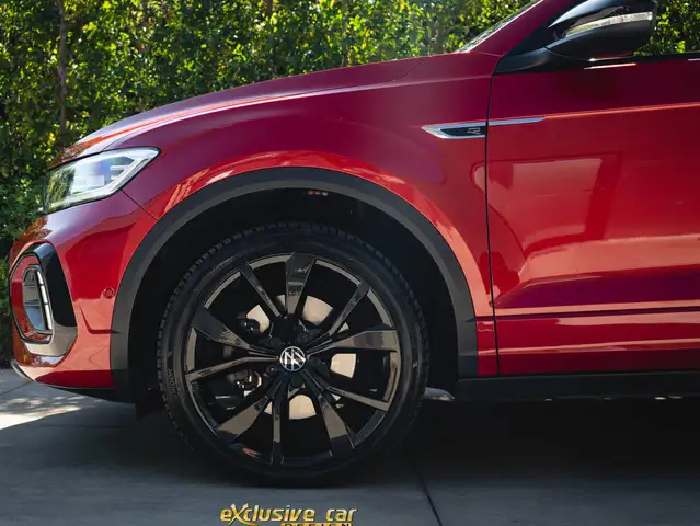 Volkswagen T-Roc view 11