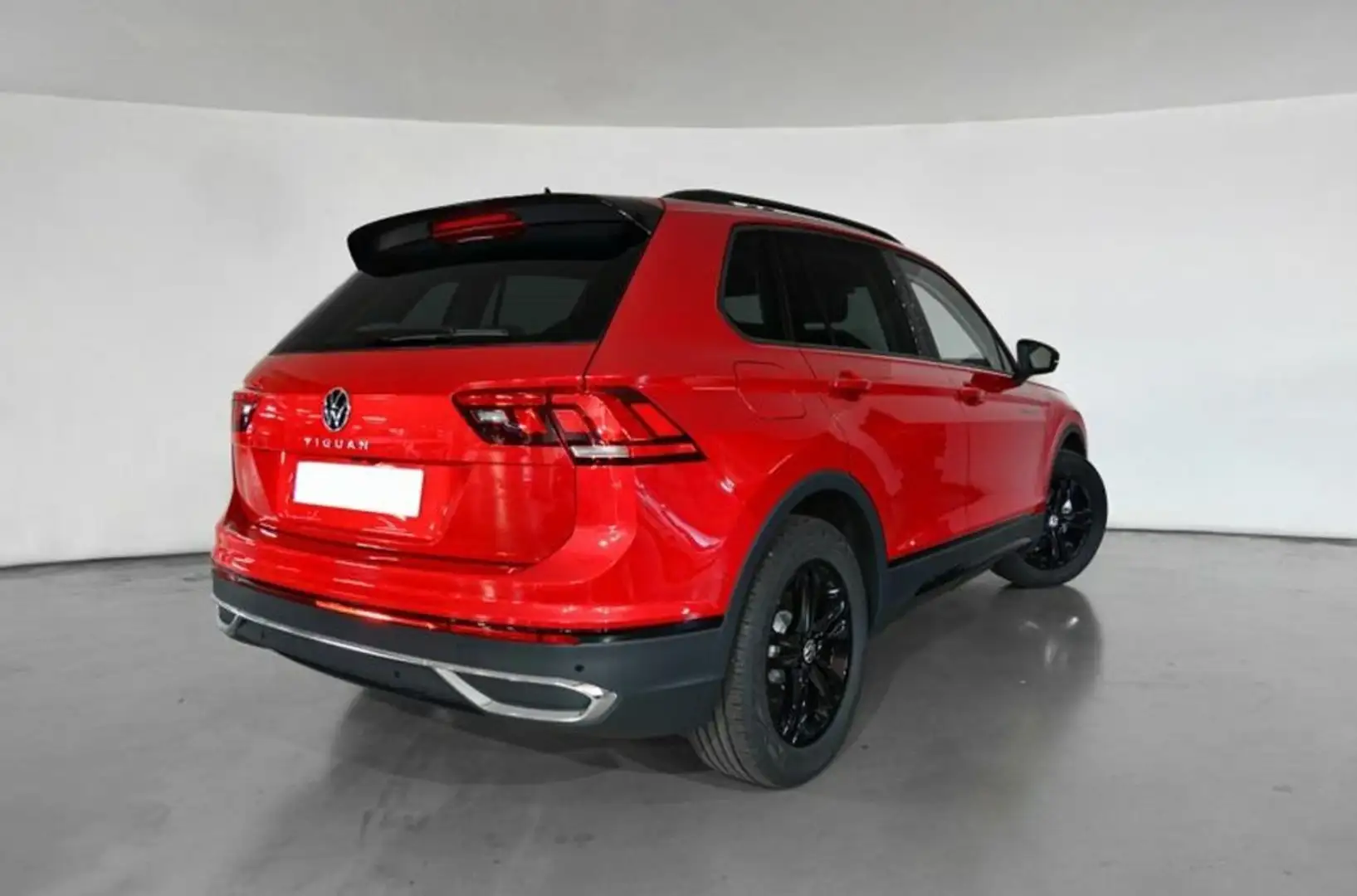Volkswagen Tiguan Nuevo  Urban Sport 1.5 TSI SG6 96 kW (130 CV) (AX1 Rojo - 2