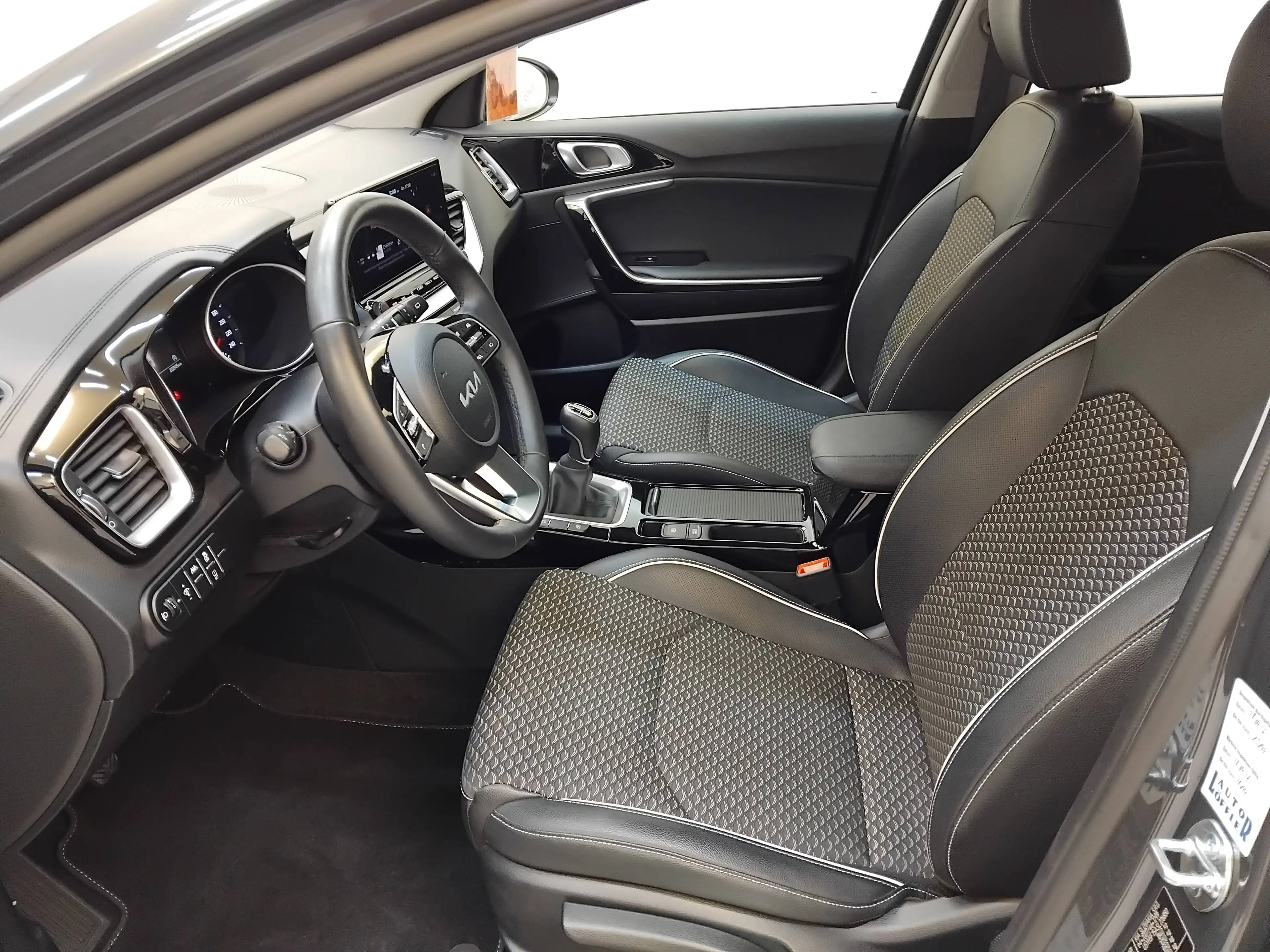 Kia XCeed — photo 10