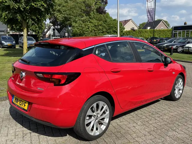 Opel Astra view 5